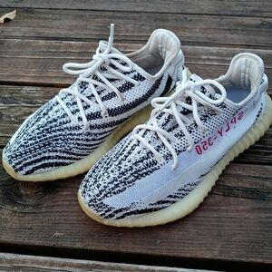 Adidas Yeezy Boost 350 V2 Zebra men's SIZE 11 CP9654 100% AUTHENTIC. 249pem